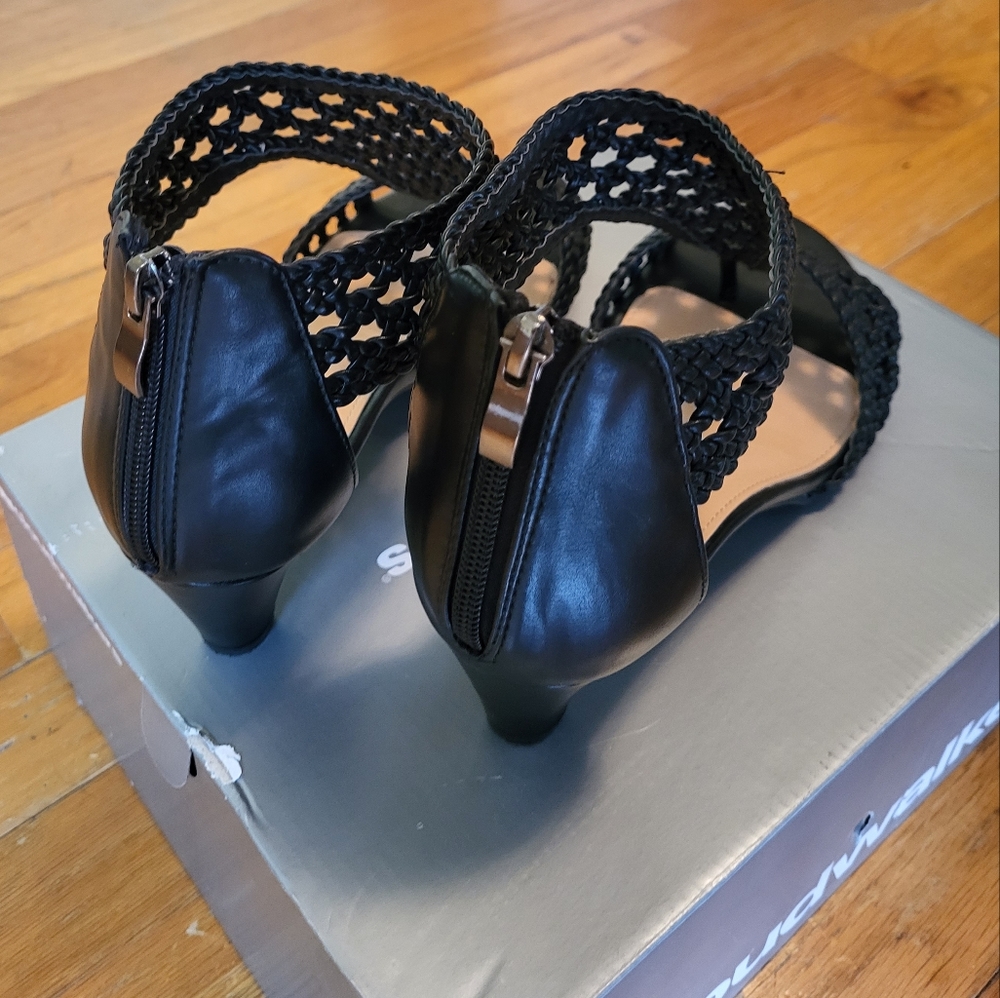 Shoes - Picture 4 of 4